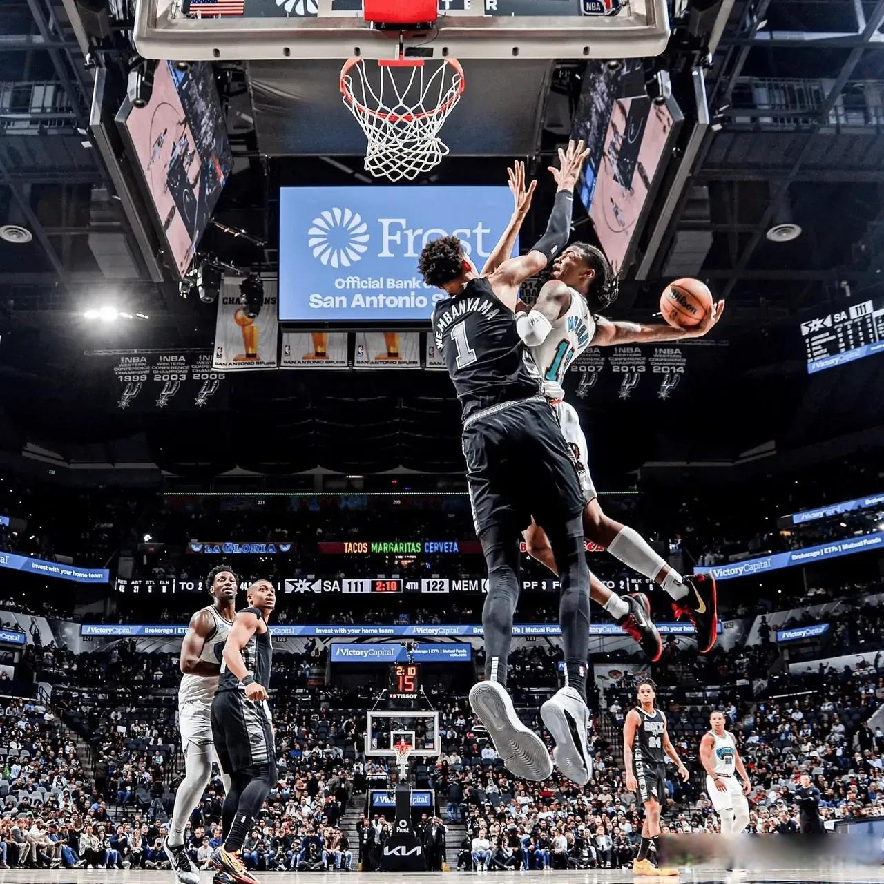 九游网页版入口-包含奥兰多魔术发布备战花絮,清晨刷新队史纪录,NBA季后赛任务艰巨,身体对抗强度拉满的词条