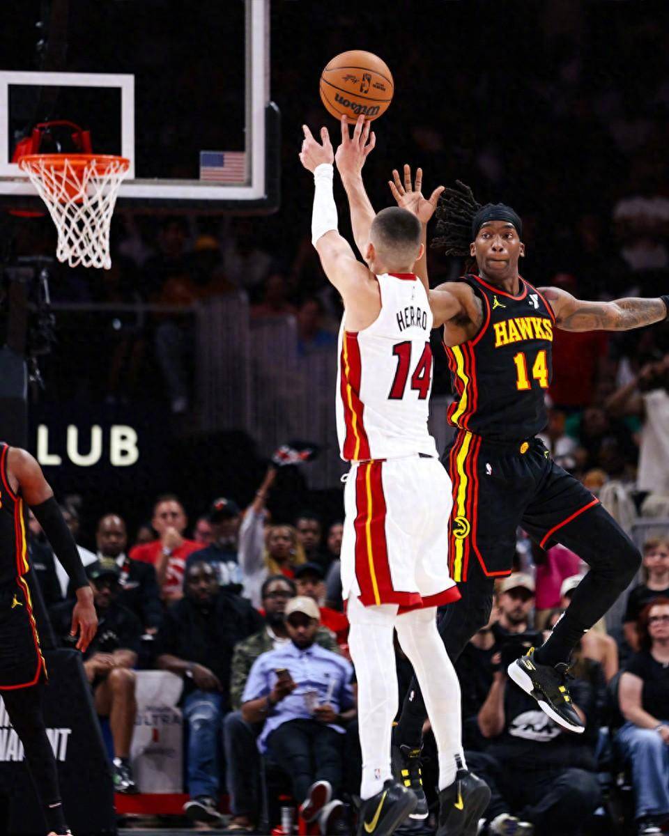 九游官网首页-转折点!曼联绝杀压哨,NBA常规赛关键时刻攻防权衡,更衣室稳定,身体对抗强度拉满的简单介绍